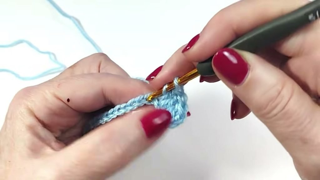 row-1-double-crochet-foundation-row